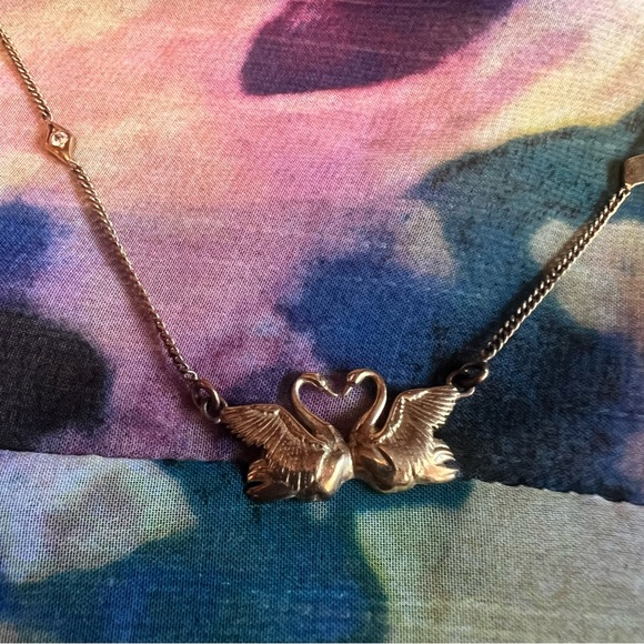Spell Lovers Swan Necklace - Picture 3 of 6
